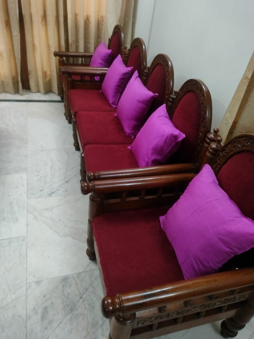 Move-out sale from a family home in Southwest Delhi.